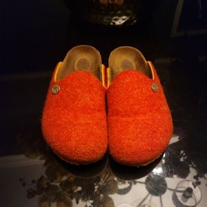 Girl's orange Birkenstock size 33 or 2